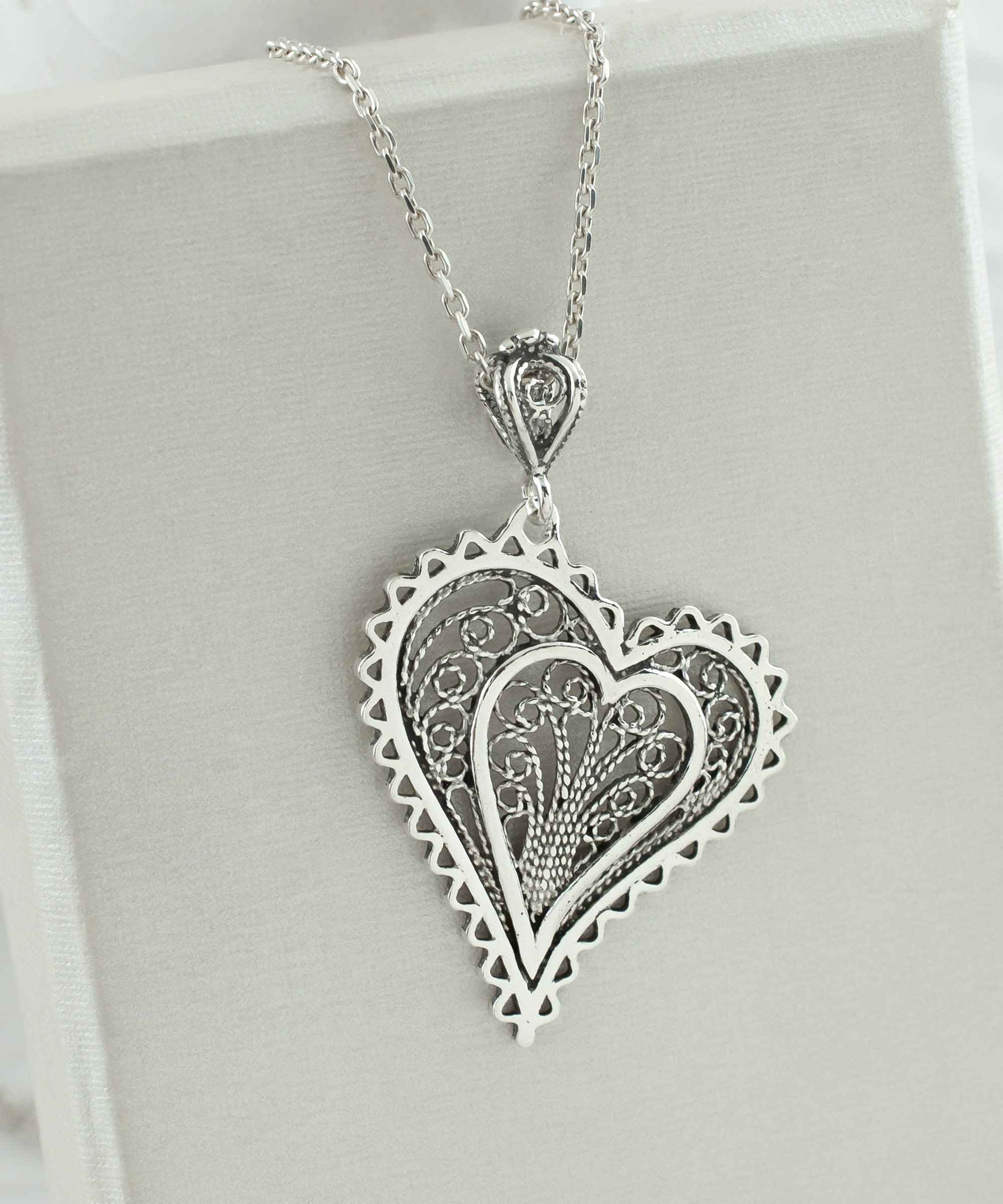 Filigree Art Asymmetric Heart Women Silver Pendant Necklace